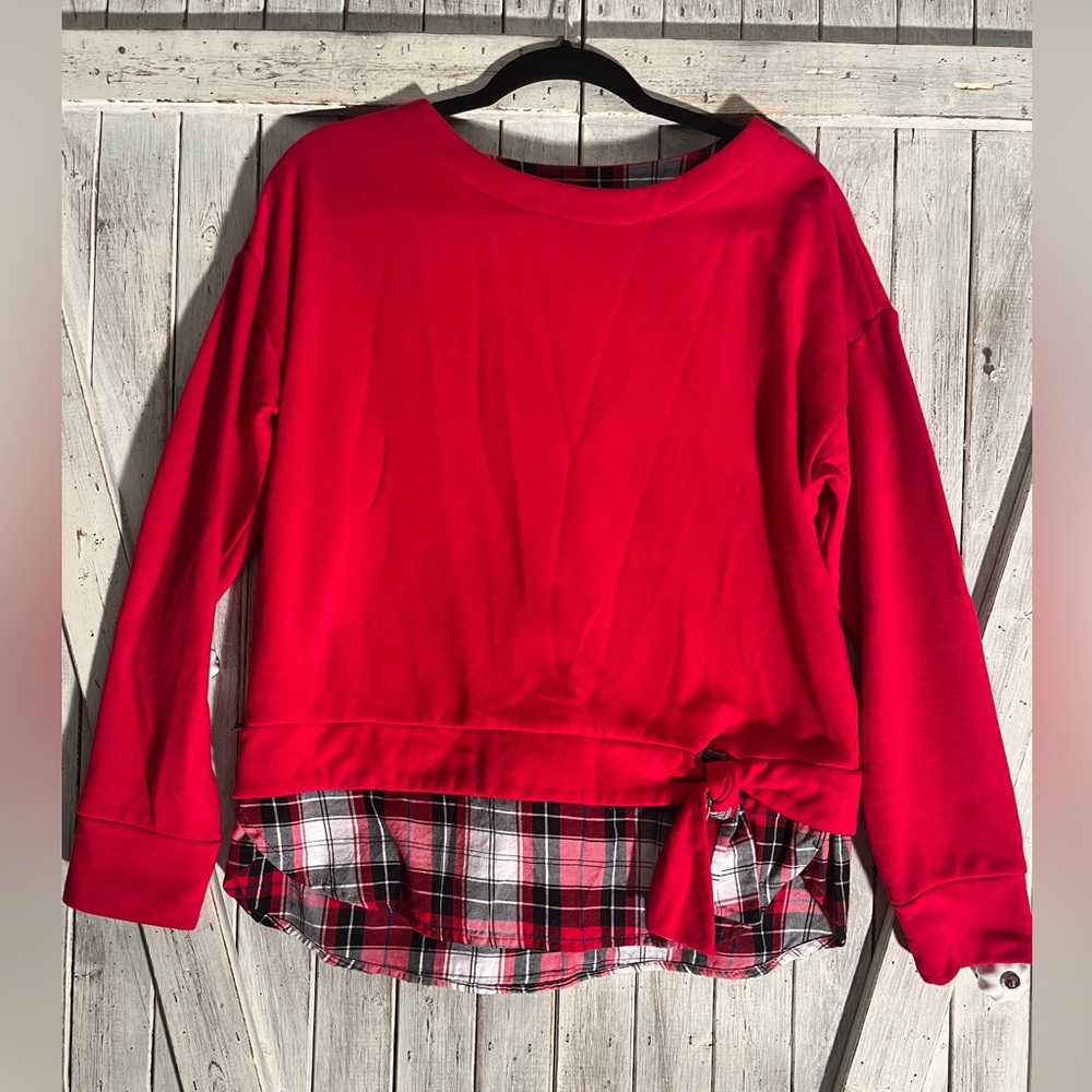 Precious details. Large perfect for your special Valentines top!!!